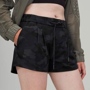 Lululemon Stroll at sundown 3in shorts